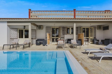 Villa Ucca Marina con Piscina 4 posti a 2km dal mare